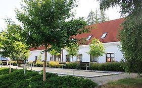 Depandance - Vedlejsi Budova U Zamku Trest